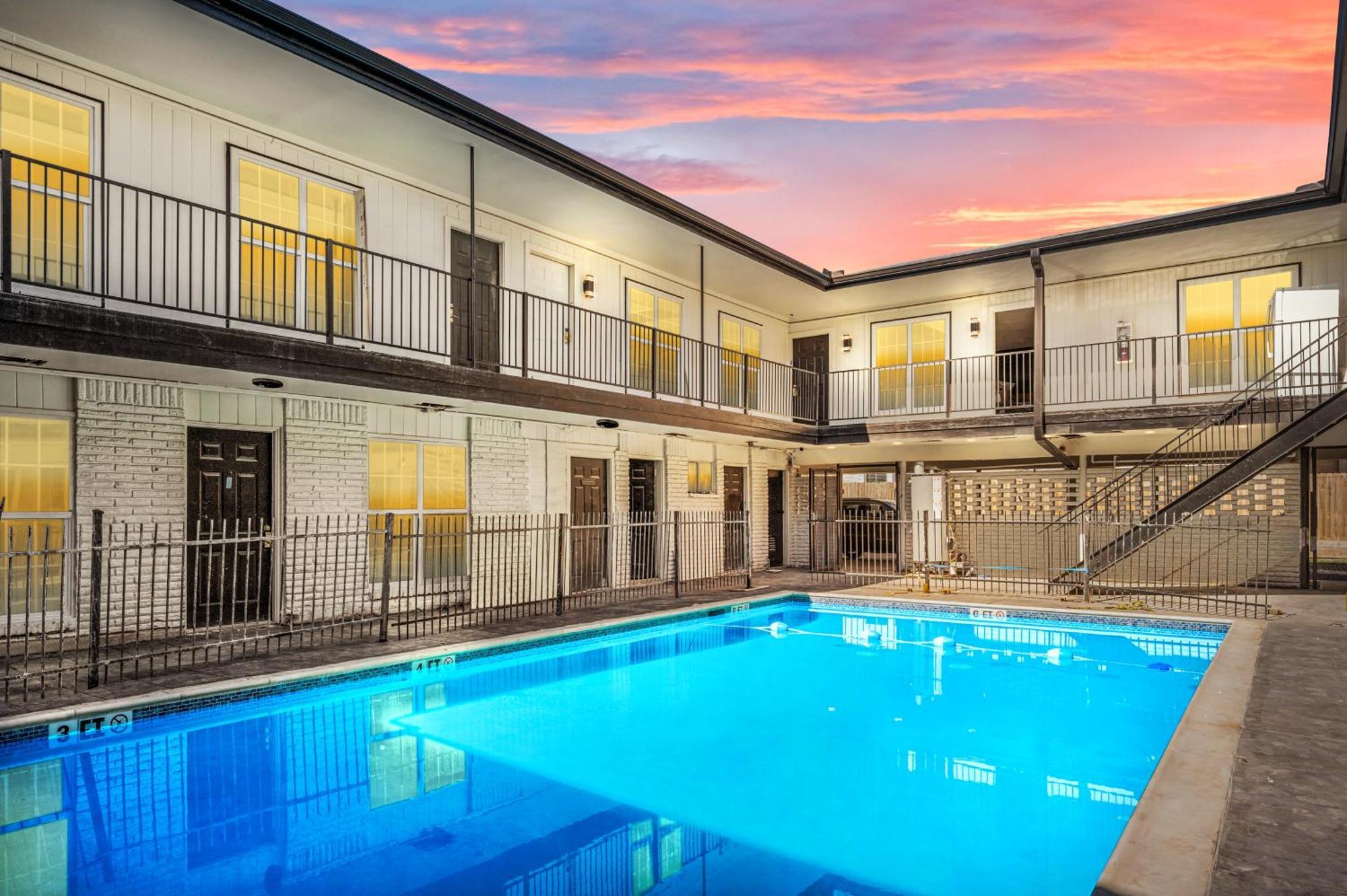 휴스턴 Warm Heights 2Br With Pool & Free Parking 아파트 외부 사진