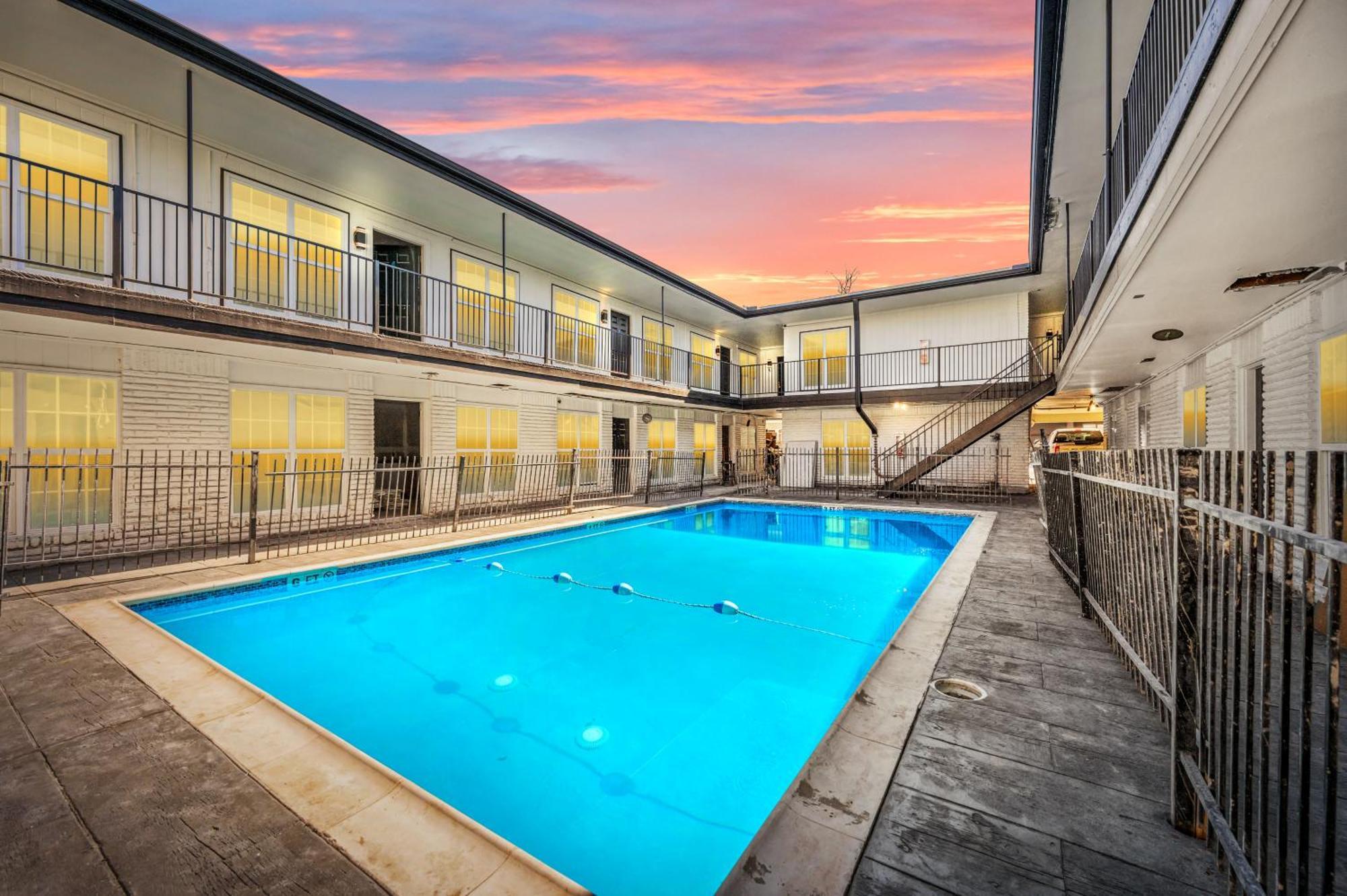 휴스턴 Warm Heights 2Br With Pool & Free Parking 아파트 외부 사진